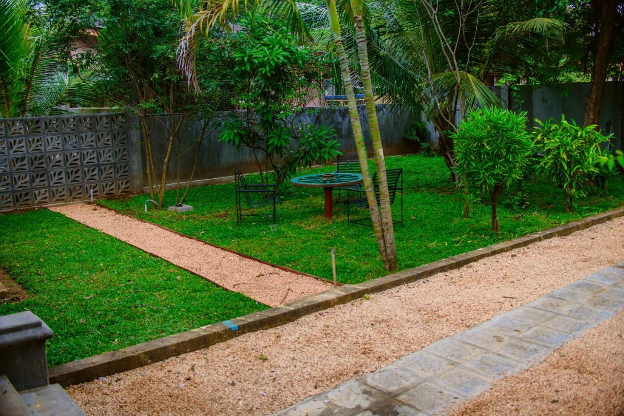 Thambu Illam Hotell Jaffna Exteriör bild