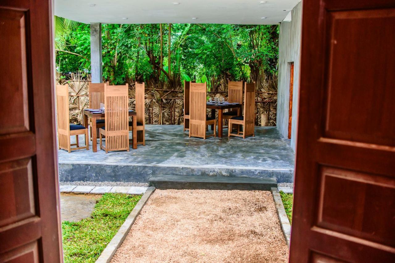 Thambu Illam Hotell Jaffna Exteriör bild