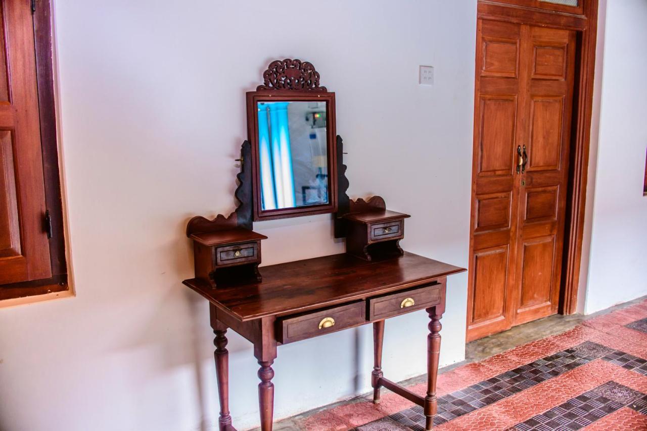 Thambu Illam Hotell Jaffna Exteriör bild