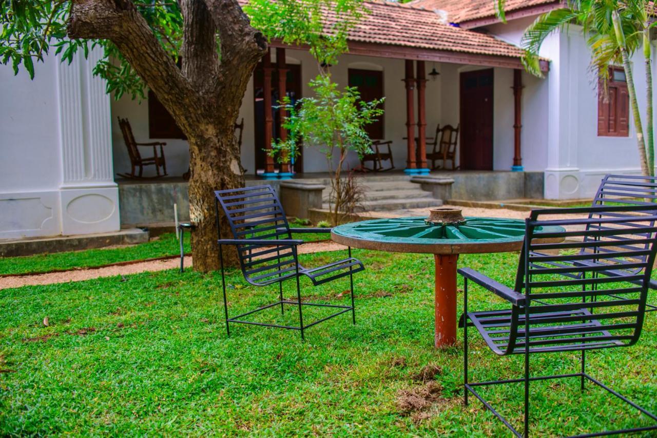 Thambu Illam Hotell Jaffna Exteriör bild