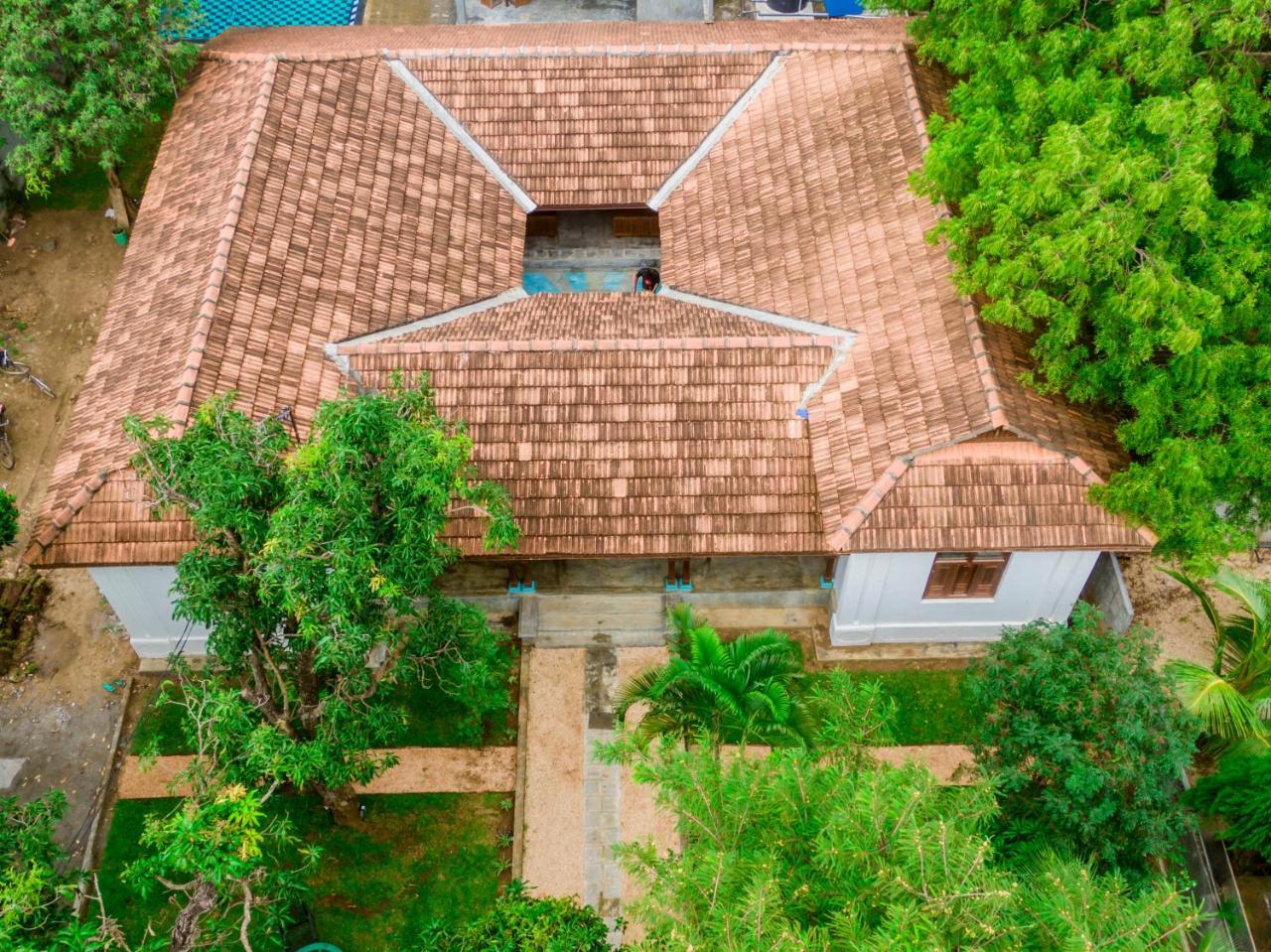 Thambu Illam Hotell Jaffna Exteriör bild