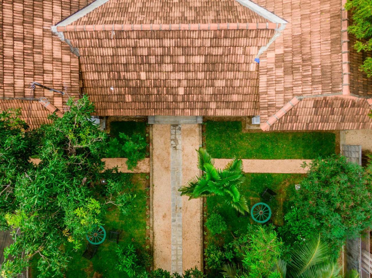 Thambu Illam Hotell Jaffna Exteriör bild