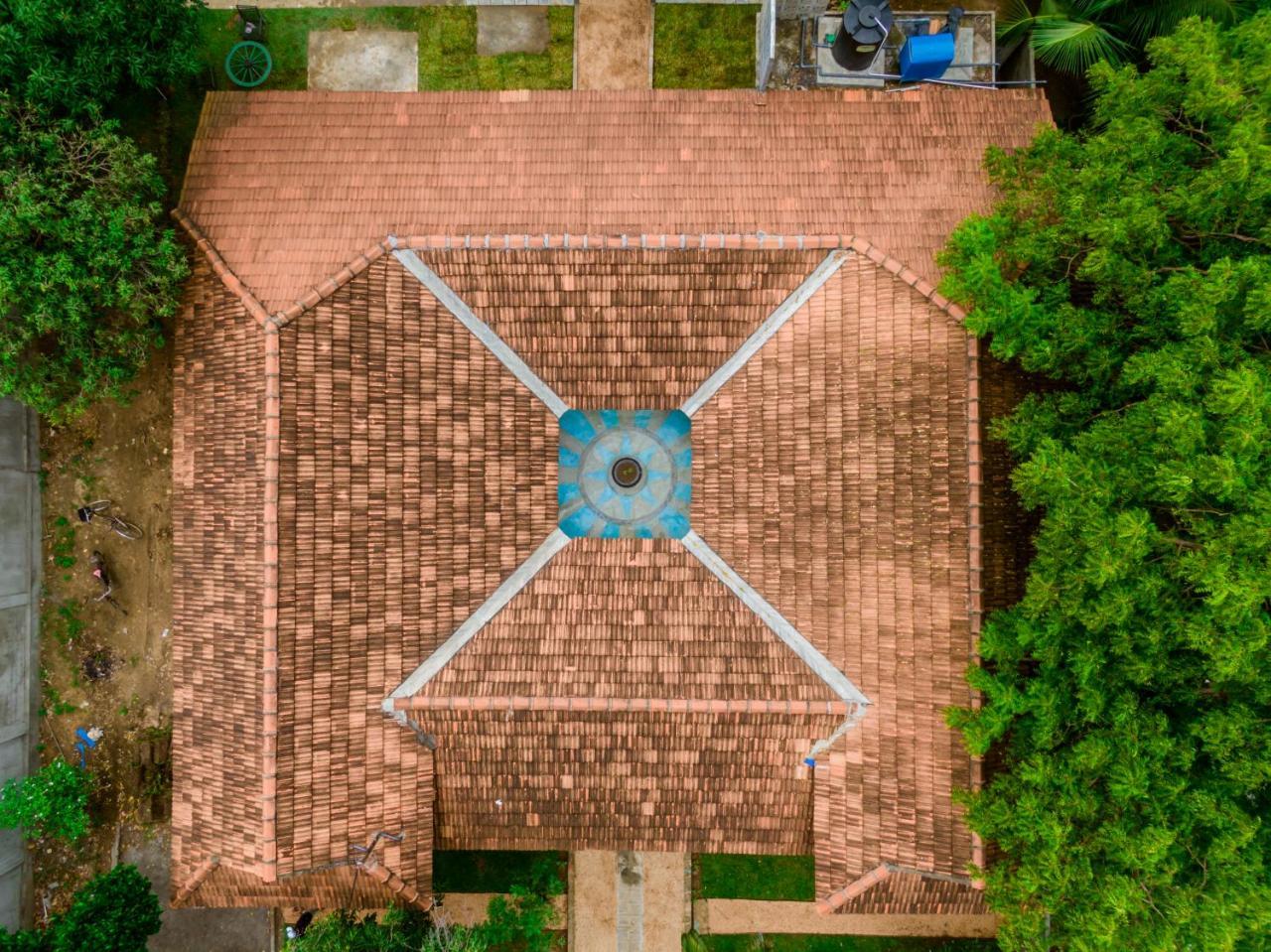 Thambu Illam Hotell Jaffna Exteriör bild
