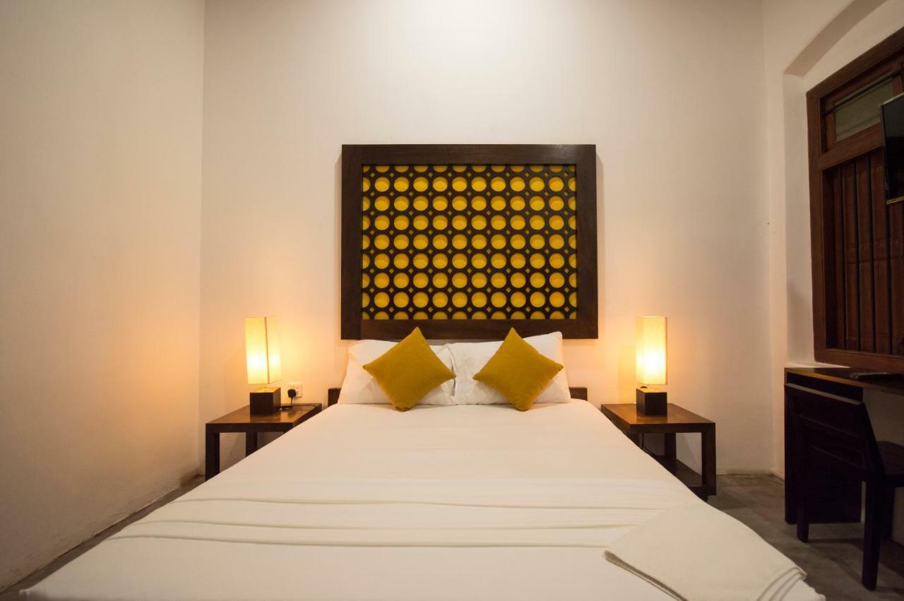 Thambu Illam Hotell Jaffna Exteriör bild