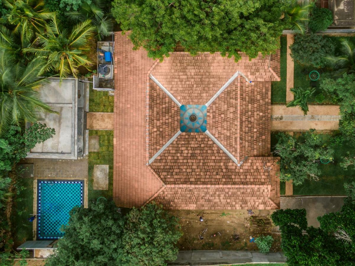Thambu Illam Hotell Jaffna Exteriör bild