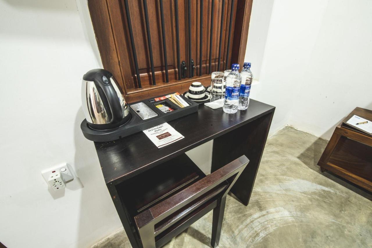 Thambu Illam Hotell Jaffna Exteriör bild