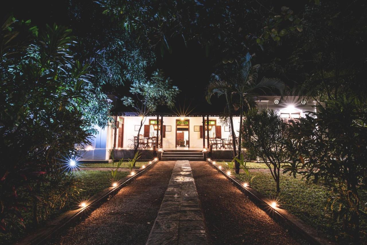 Thambu Illam Hotell Jaffna Exteriör bild