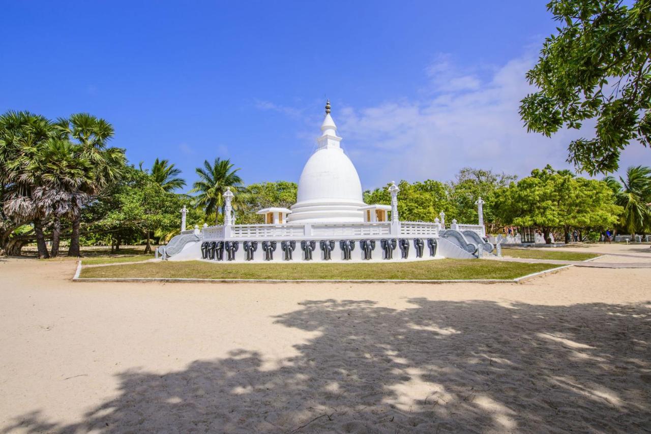 Thambu Illam Hotell Jaffna Exteriör bild
